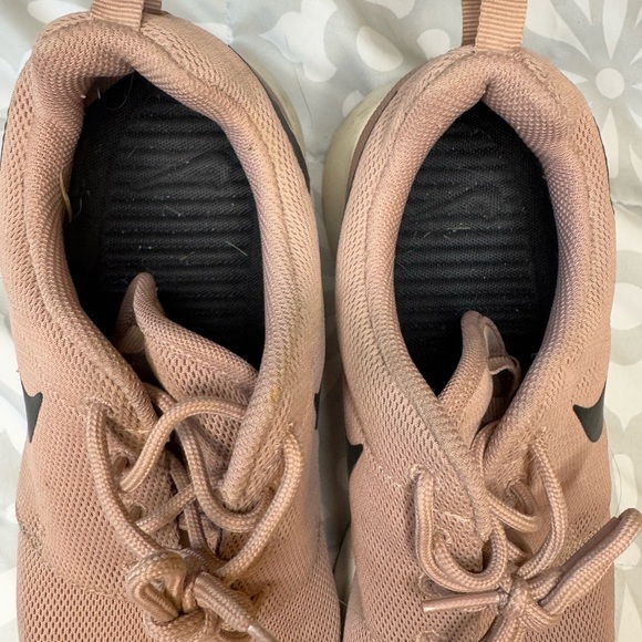 Vintage Nike Pink and Black Roshe Sneakers Retro - Picture 2 of 5